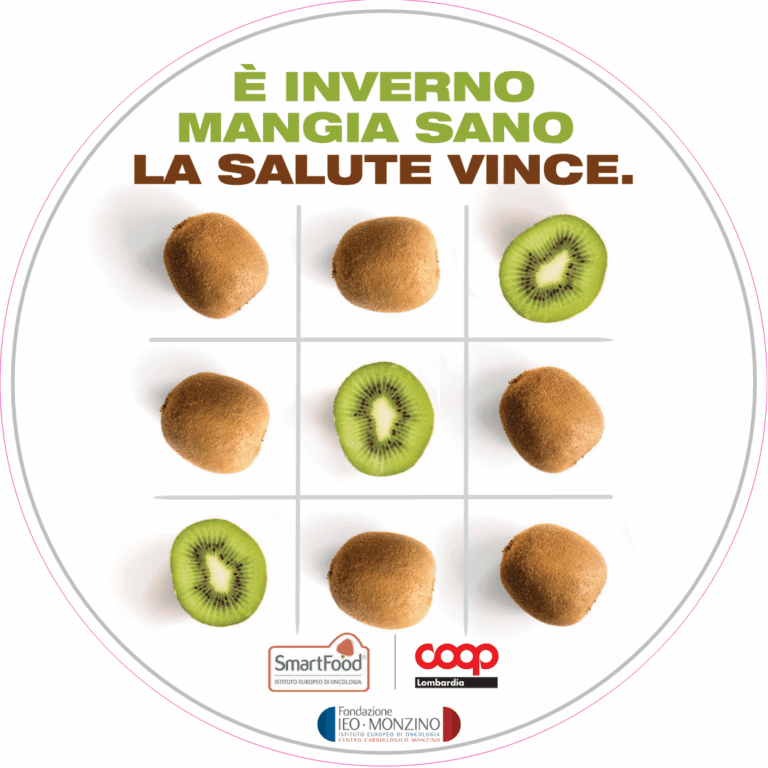 Grafica con kiwi interi e a fette disposti a tris e il messaggio ‘È inverno, mangia sano. La salute vince’ per rappresentare il progetto portato avanti da Coop Lombardia, Smartfood e Fondazione IEO-MONZINO