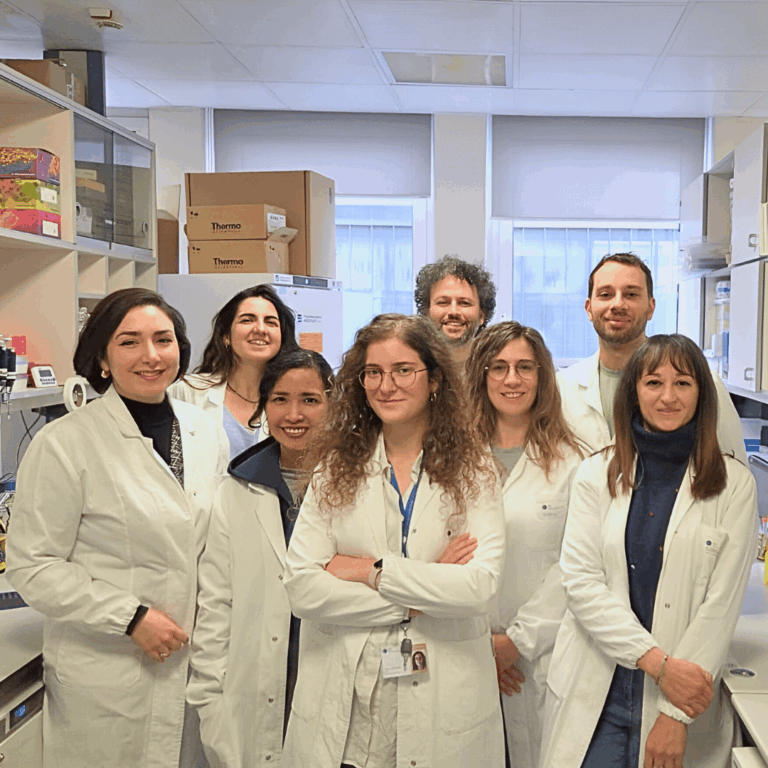 Foto della Dott.ssa Arianna Zancuoghi e del team di Ricerca sui melanomi