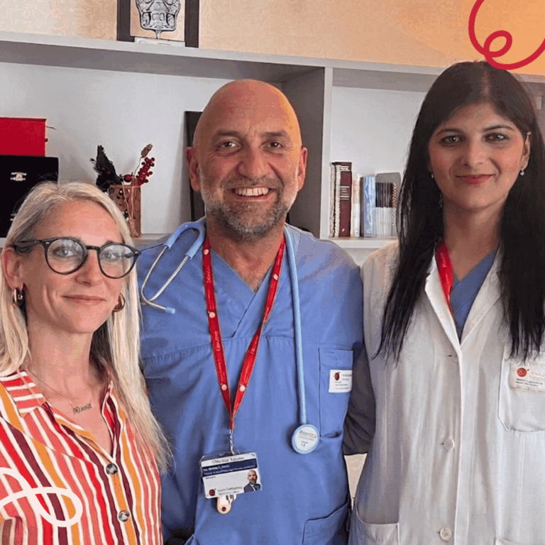 Immagine rappresentante Prof. Gianluca Pontone, Vicedirettore Scientifico e Direttore del Dipartimento di Cardiologia Peri-operatoria e Imaging Cardiovascolare del Centro Cardiologico Monzino insieme alla Dott.ssa Saima Mushtaq, Responsabile dell’Unità Semplice di TC Cardiovascolare, e alla Dott.ssa Alessia Di Silvestre, Research Coordinator.